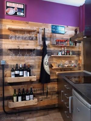 decorar con palets reciclados bar