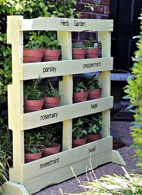 decorar con palets reciclados jardin macetas