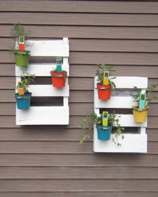 decorar con palets reciclados jardin vertical