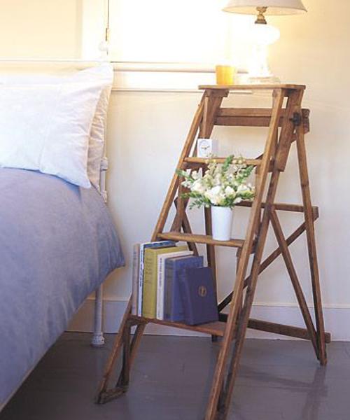 decorar con escaleras_mesita dormitorio