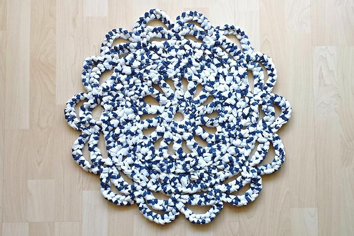 Alfombra hecha con trapillo