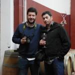 Manuel y Rubén catando