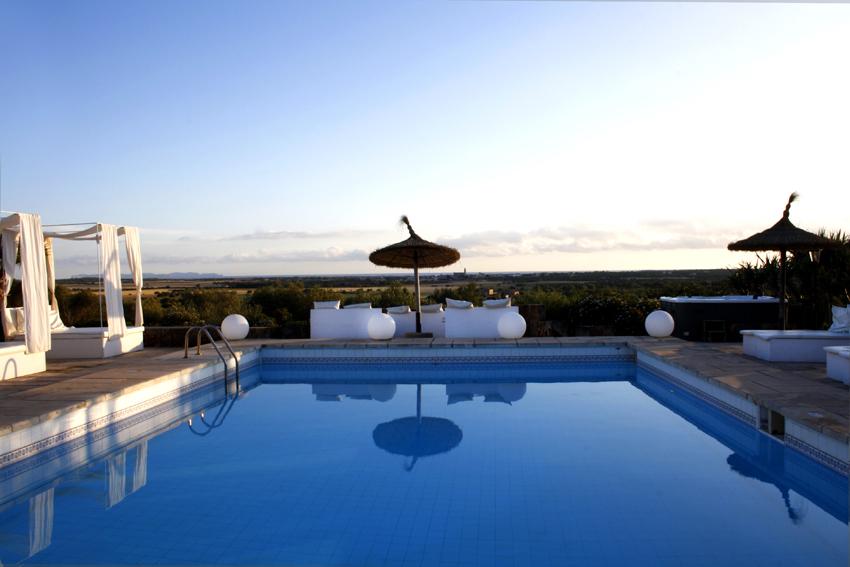 HOTEL ES TURÓ PISCINA
