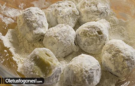 Alcachofas rebozadas en salsa