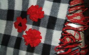 Decorar una bufanda con lana y fieltro