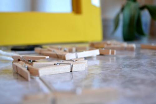 diy ventana amarilla