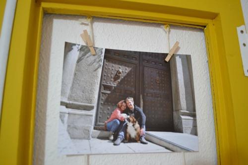 diy ventana amarilla