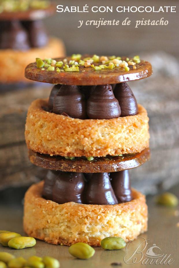 sablé con chocolate y crujiente de pistacho