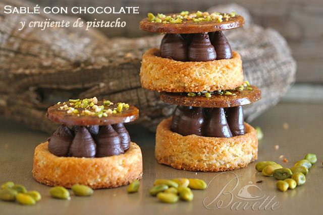 Sablé con chocolate y crujiente de pistacho