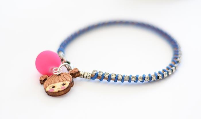 Pulsera de cuero y strass azul