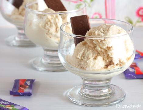 Helado de mascarpone y café con leche merengada