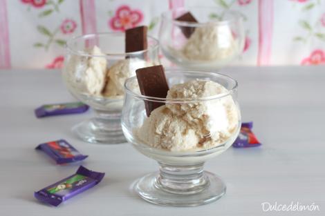Helado de mascarpone y café con leche merengada