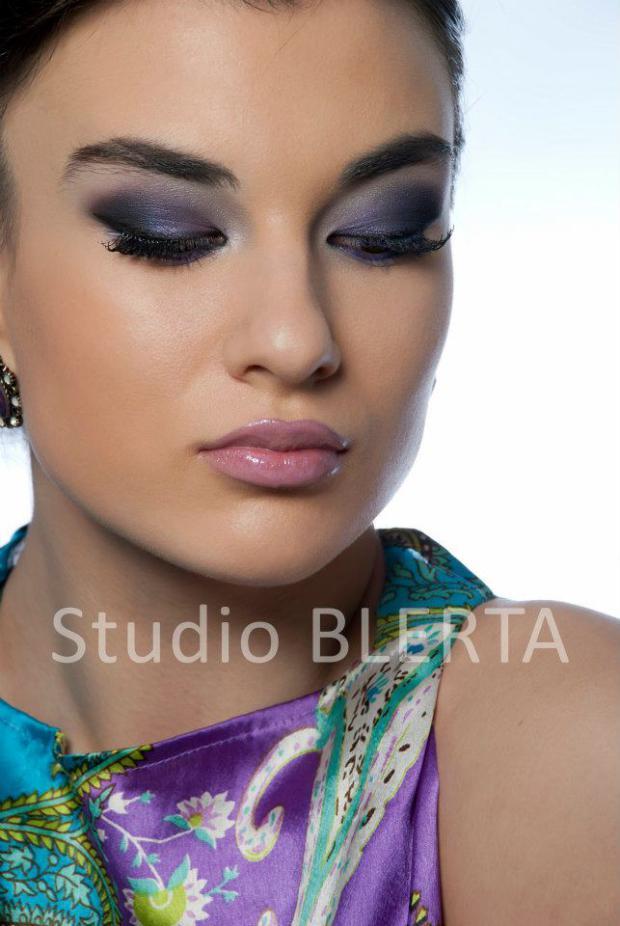 528446_331016673622283_1577814890_n