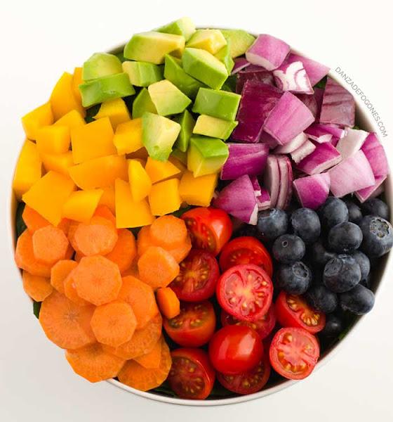Ensalada arcoíris con aliño bajo en grasas #vegano 