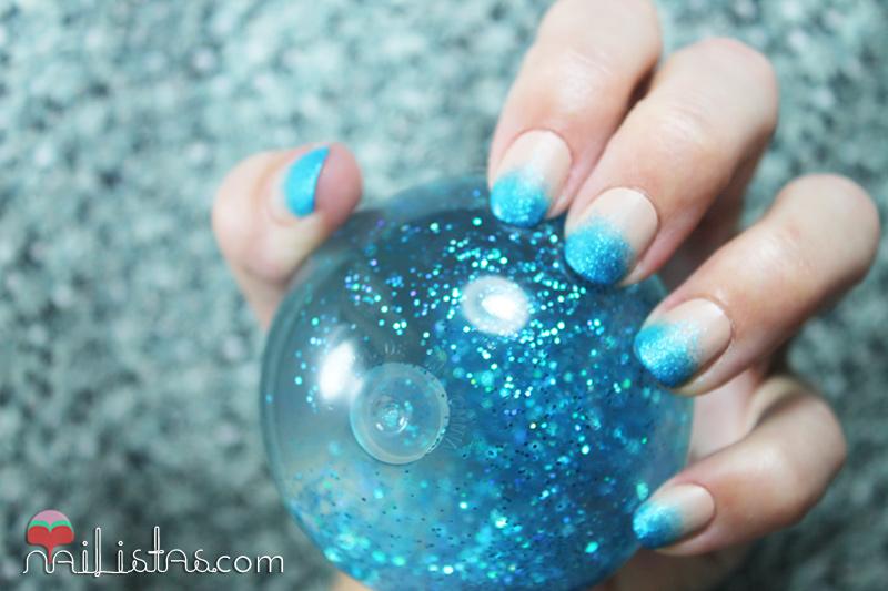 Nail art con degradado de esmalte de purpurina