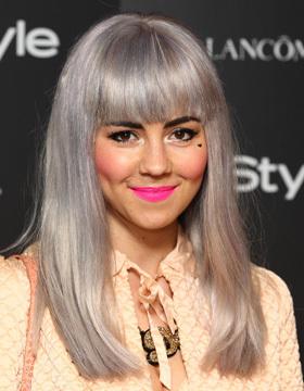 Marina Diamandis grisaceo