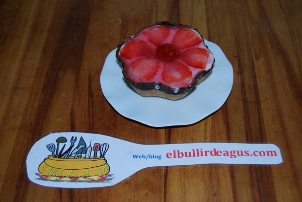 Copa de oblea con crema de fresas