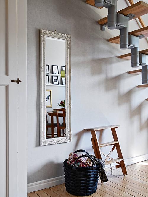 Apartamento con detalles en madera.