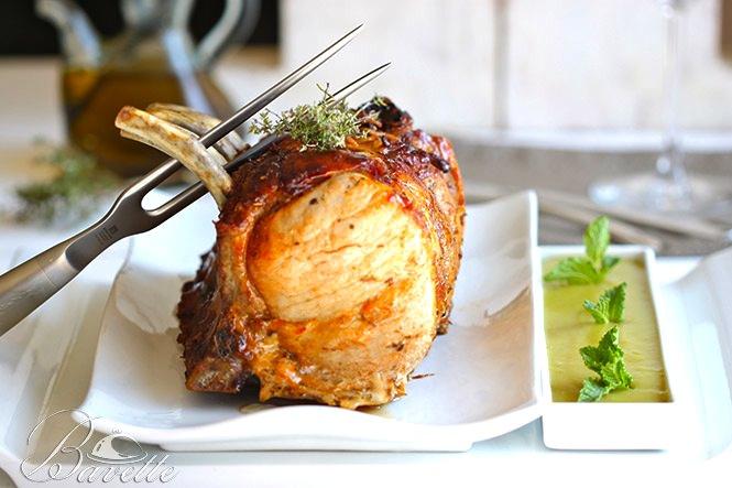 Lomo de cerdo asado y puré de guisantes con menta