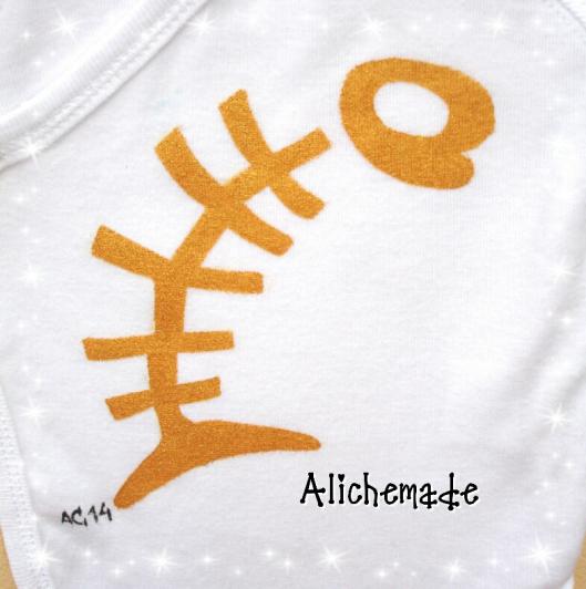 Detalle de la raspa de pescado dorada.