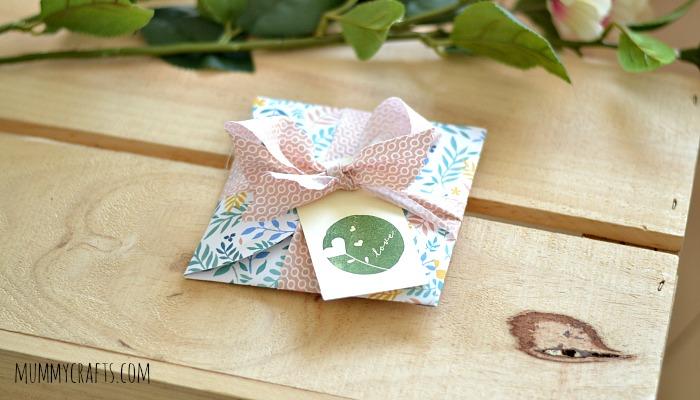 Como hacer un sobre con círculos de papel