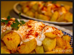 PATATAS CON ALIOLI DE LECHE Y PIMENTÓN2