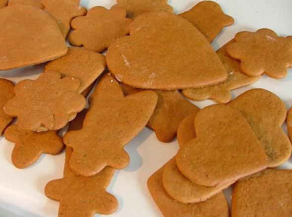 Freshly_baked_gingerbread_-_Christmas_2004