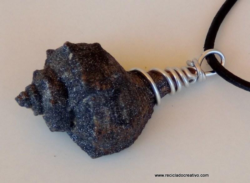 Caracolas de mar convertidas en colgantes para collares - Seashell as a pendant necklace