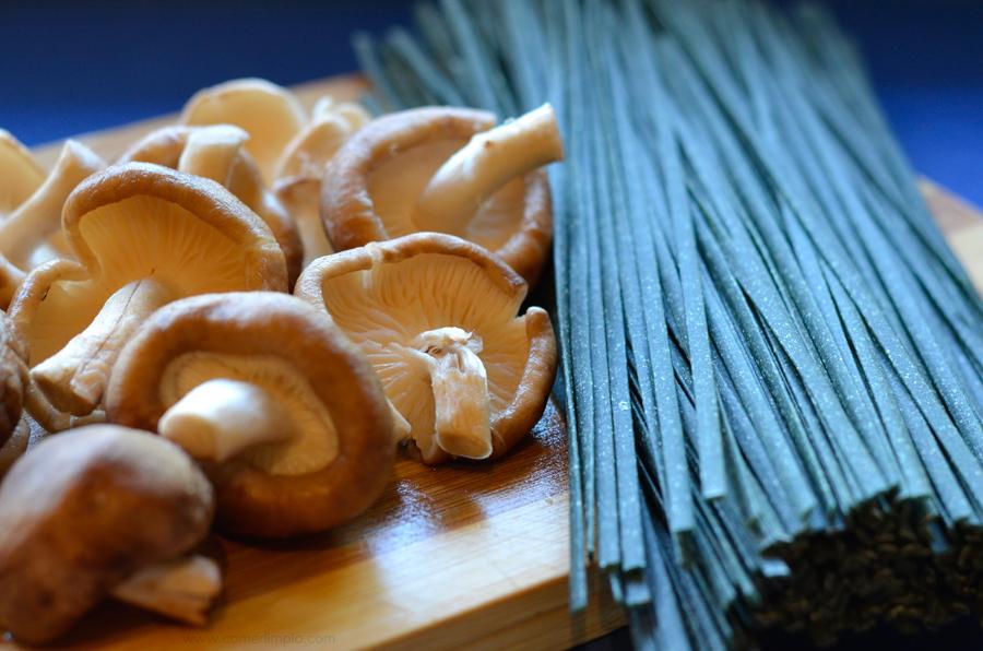Setas Shiitake y Tallarines con alga Espirulina