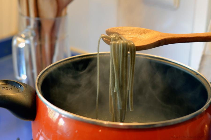 Tallarines con espirulina