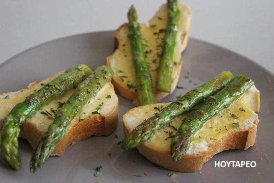 tosta de espárragos
