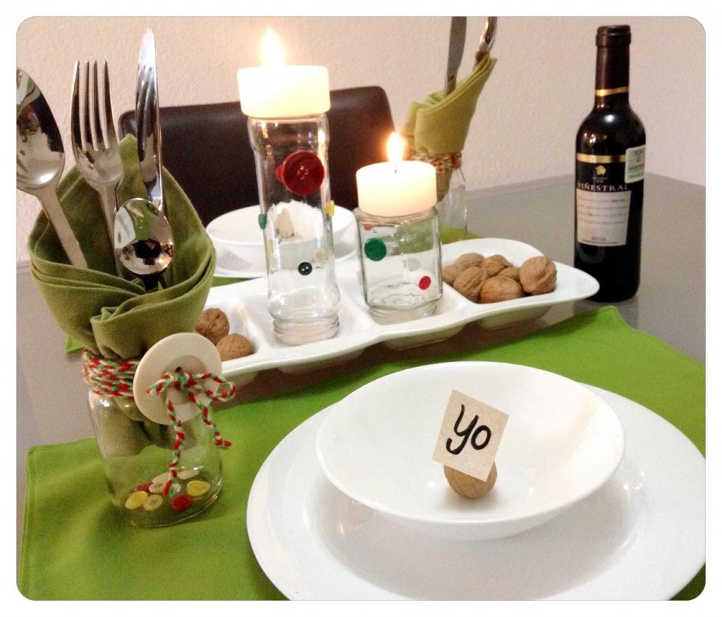 Mesa Navideña con Botones y frascos de reciclaje