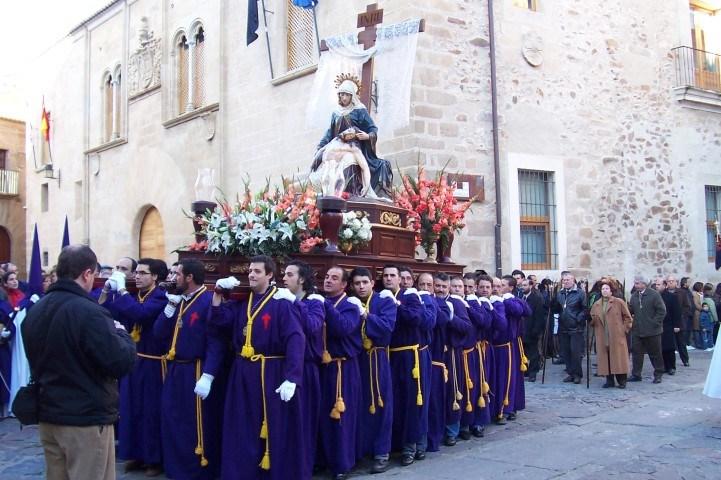 Virgen de las angustias en Plaza de Santa María (Cáceres)