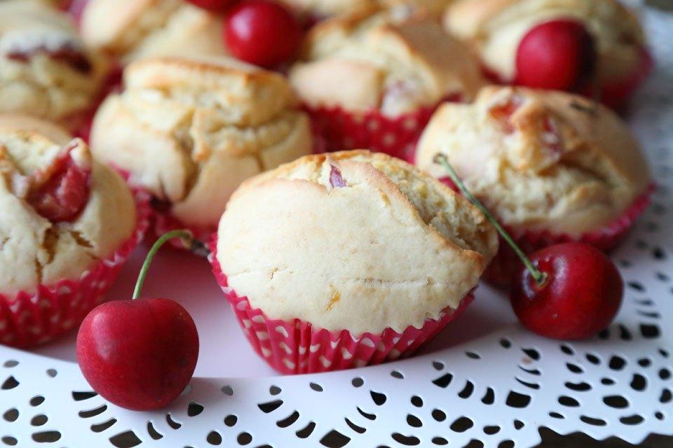 Muffins de queso crema y cerezas