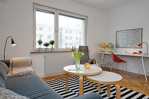 Estudio con toques de color