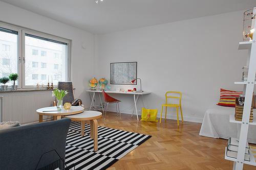 Estudio con toques de color