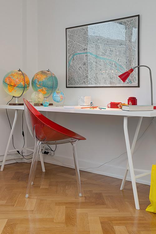 Estudio con toques de color