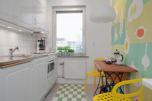 Estudio con toques de color