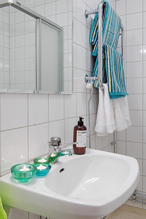 Estudio con toques de color