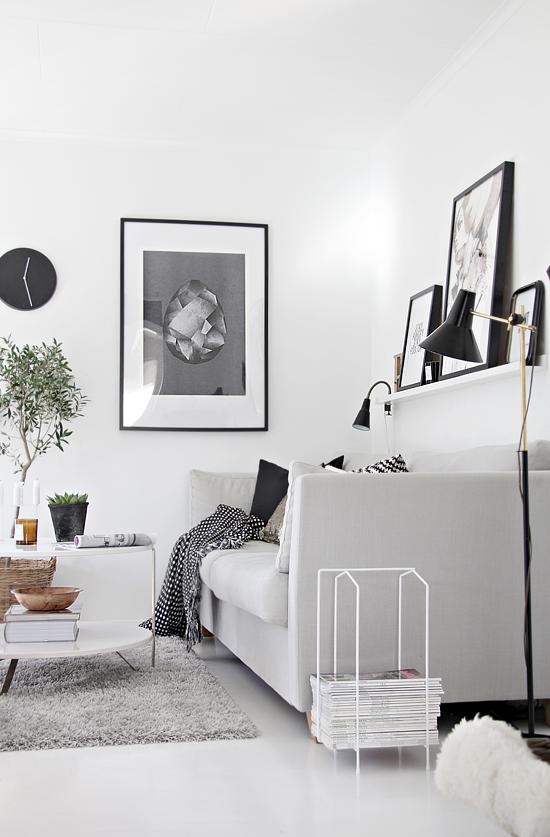 Decorar las paredes con cuadros.