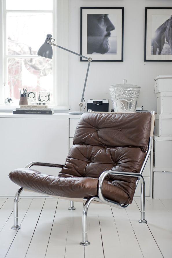 Decorar las paredes con cuadros.