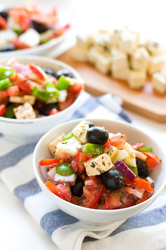 Ensalada griega vegana | danzadefogones.com #danzadefogones