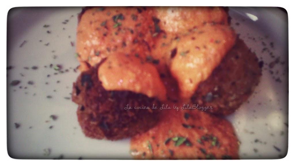 Albóndigas de atún con salsa de piquillos