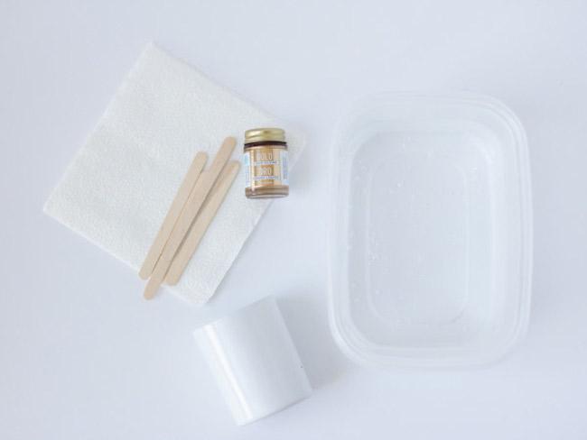 portalapices dorado materiales