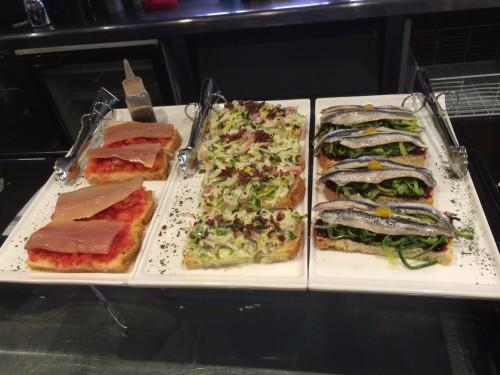 Pintxos en la barra del Bar Mô