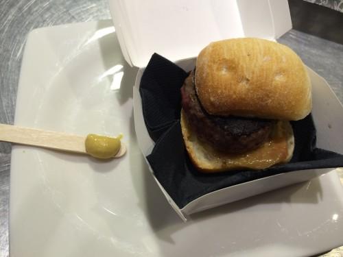 MôBurger con su mostaza trufada