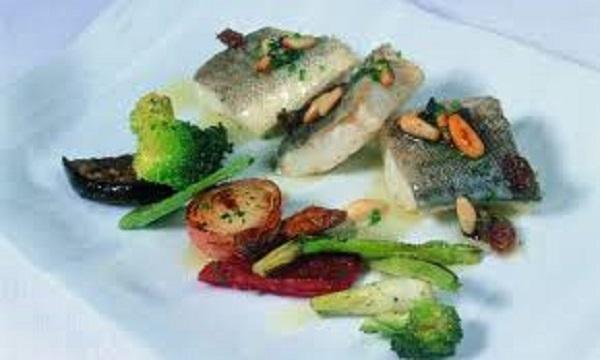 Verduras a la brasa con bacalao confitado