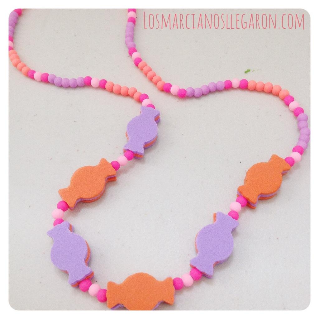 Collar de niñas con cuentas de foami