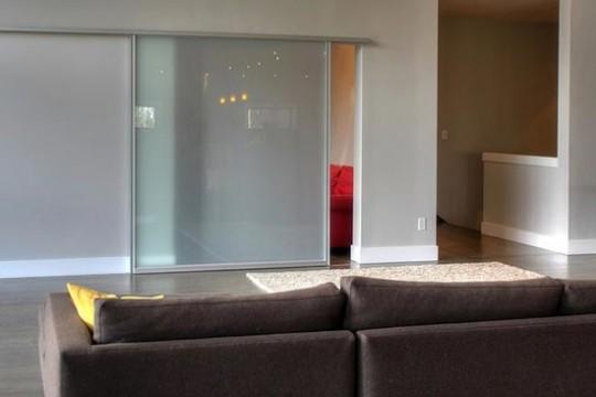 optimizar el espacio con puertas correderas