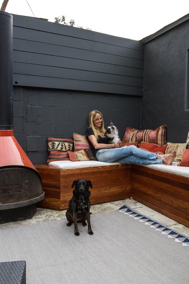 patio-lounge-built-in-benches-smittenstudio2